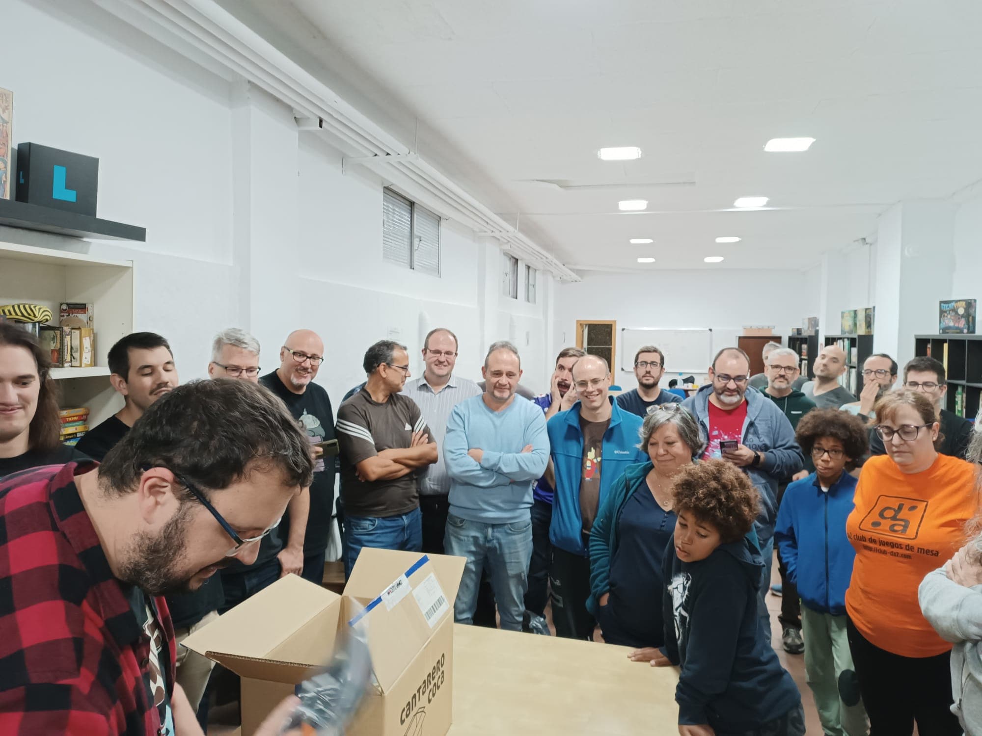 Grupo de socios del Club Da2 reunidos durante un evento